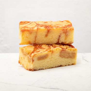 Aardbeien Blondies op marble achtergrond