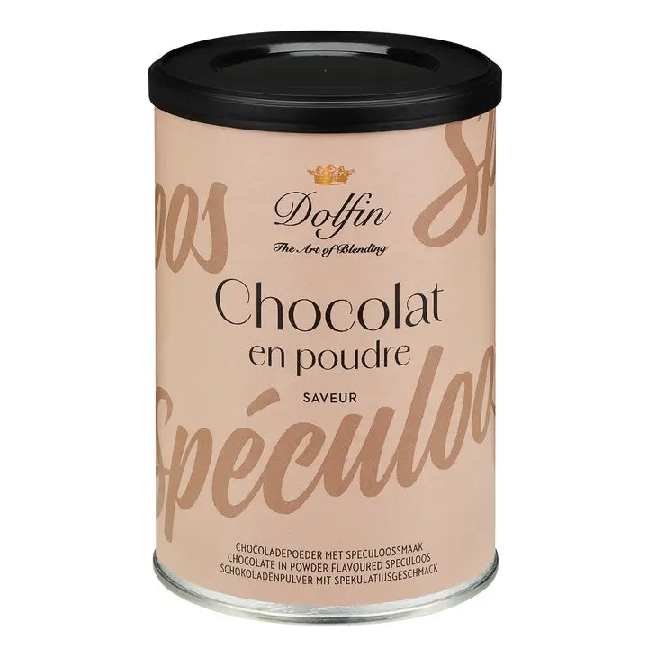 chocolademelk in beker op witte achtergrond