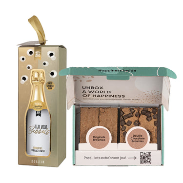 Een doosje met een doucgel en een showerpuf in een gouden doosje en een doosje met 4 brownies erin op een witte achtergrond.