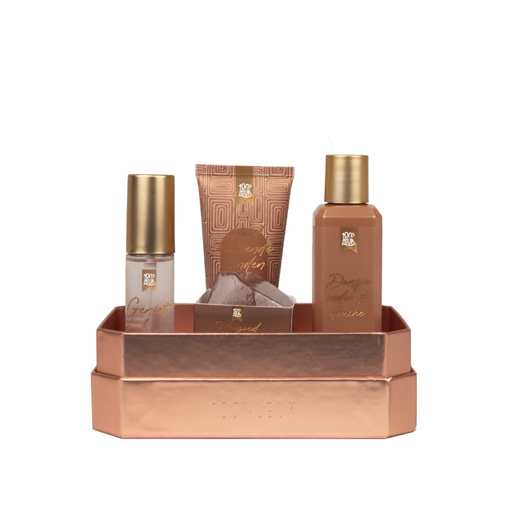 Verzorgingsproducten in een cadeaubox