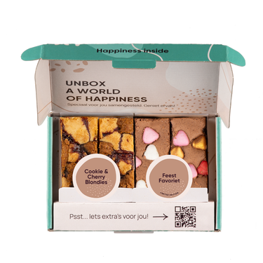 Brownie box gevuld met Cookie & Cherry Blondies en Feest Favoriet Love Brownies.