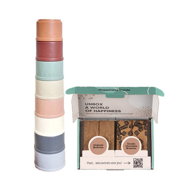 Stapelbekertjes set van 8 stuks in zachte tinten met een brownie box met 4 brownies