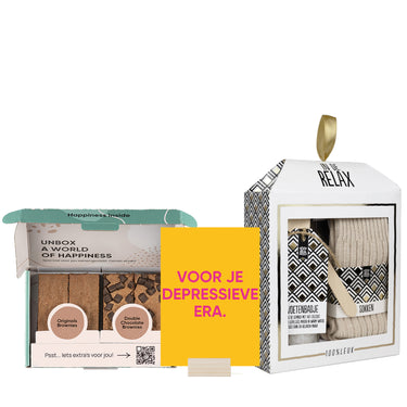 Brownie Box 4 stuks met kaartje voor je depressieve era en voetenbadje en sokken op witte achtergrond