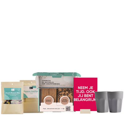 thee, thee filters, brownie box 4 stuks, kaartje neem je tijd. ook jij bent belangrijk in houder en gusta mokken op witte achtergrond
