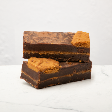 Vegan Speculoos brownies op marble achtergrond
