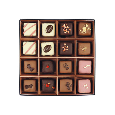 brownie bites in doosje op witte achtergrond