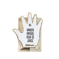 Handen omhoog voor de jarige!