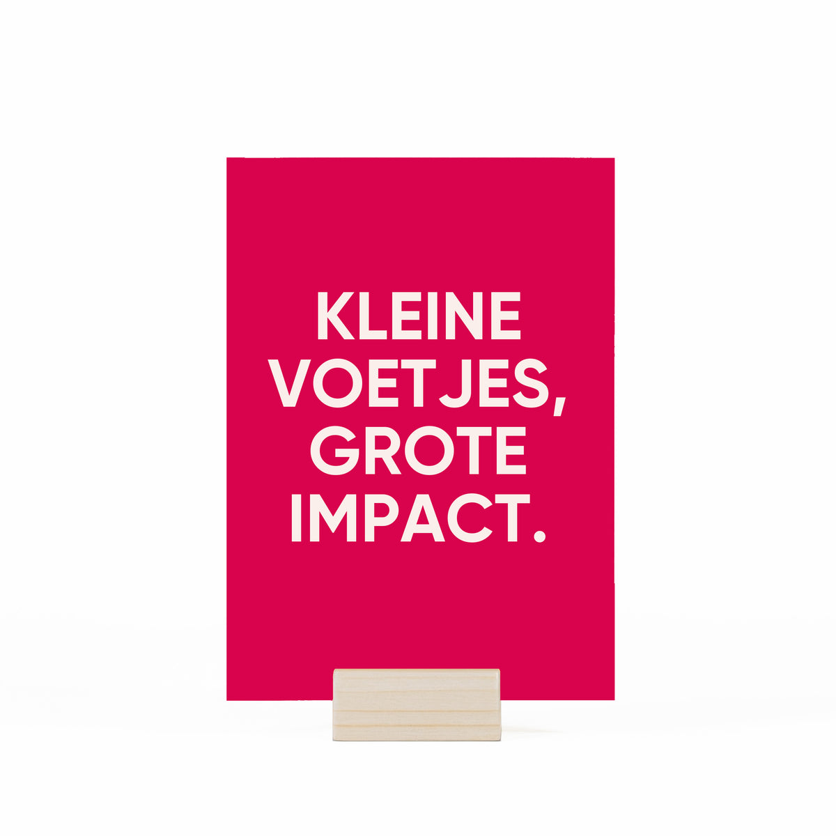kleine voetjes, grote impact kaart in kaartjeshouder op witte achtergrond