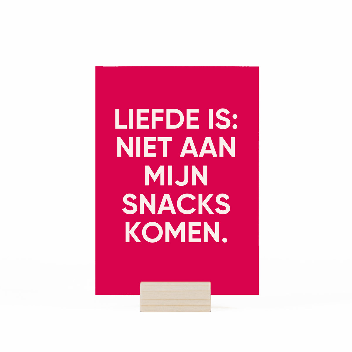 liefde is: niet aan mijn snacks komen. kaartje in houders op witte achtergrond