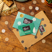 The brownie box giftcard op houten ondergrond