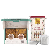 Browniebox met daarin 2 stroopwafel brownies en 2 cinnamon spice biscuit brownies en een blik thee met notenkrakers erop
